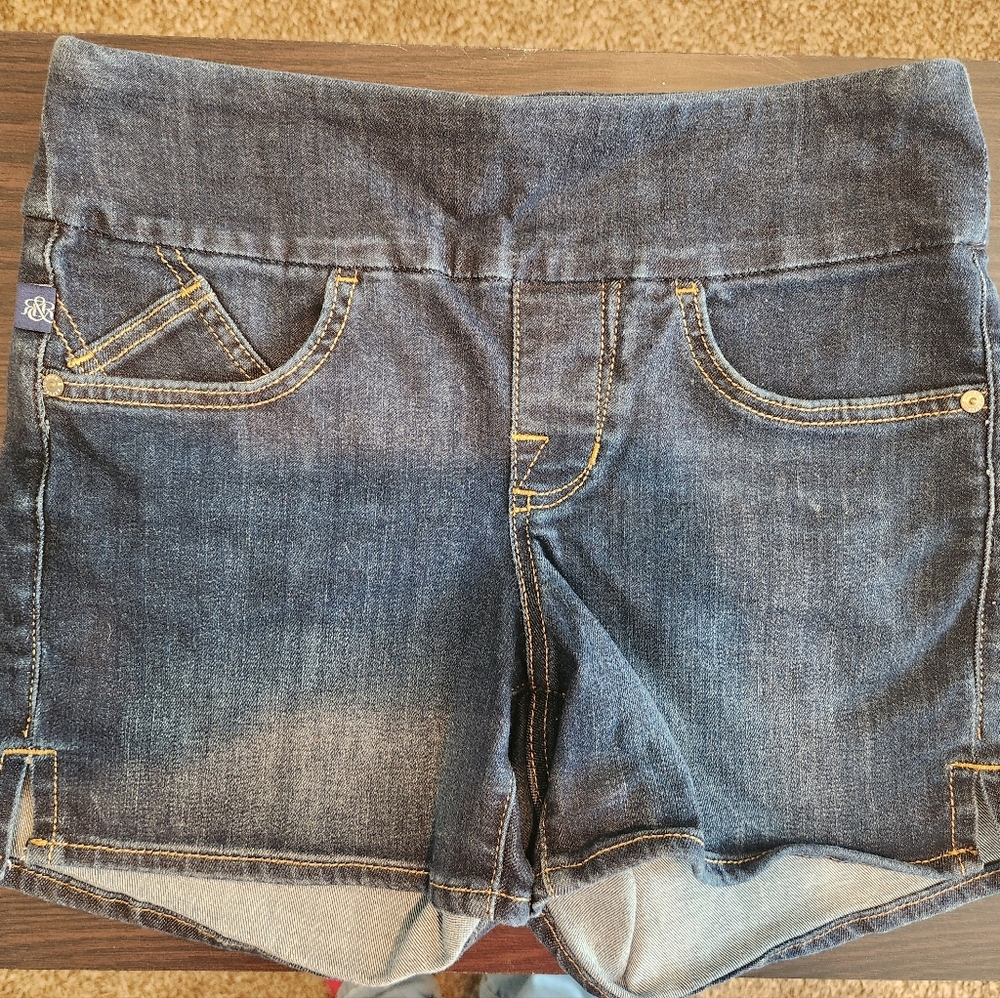 Womens pull on denim shorts, size 8
